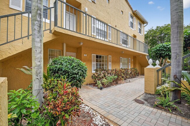 Building Photo - 1120 Lake Shore Dr