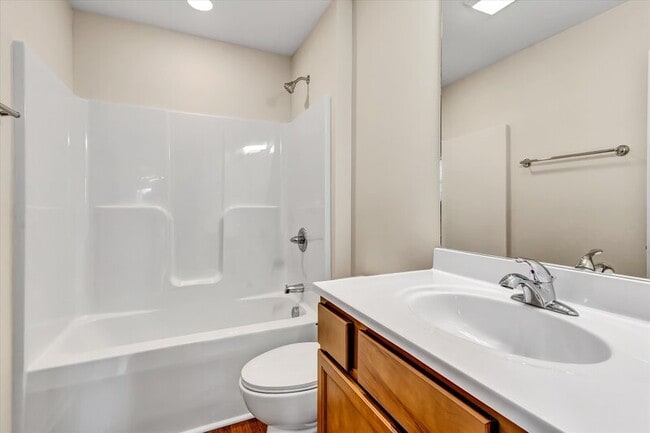 Building Photo - 2022 McCleary Rd