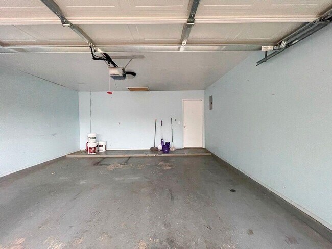 Building Photo - 219 Crystal Knoll Blvd