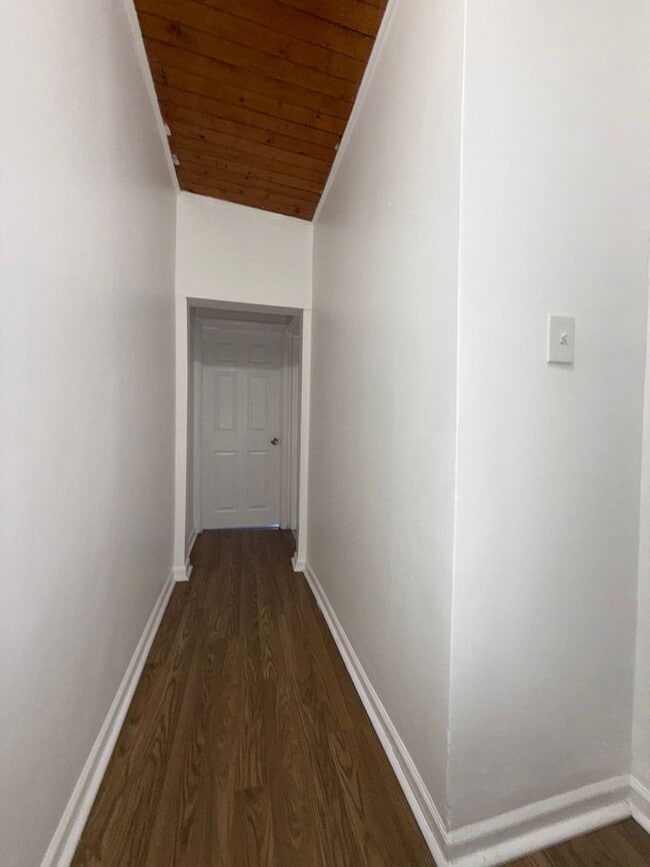 Building Photo - Amazing 3 beds 1bath FULLY ELECTRIC HOUSE