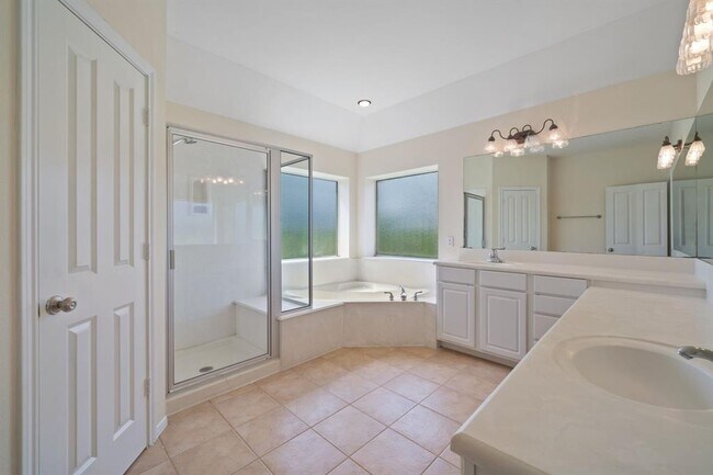 Building Photo - 6026 Briar Hill Ct