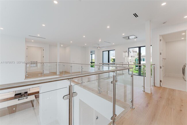 Building Photo - 464 NE 6th St