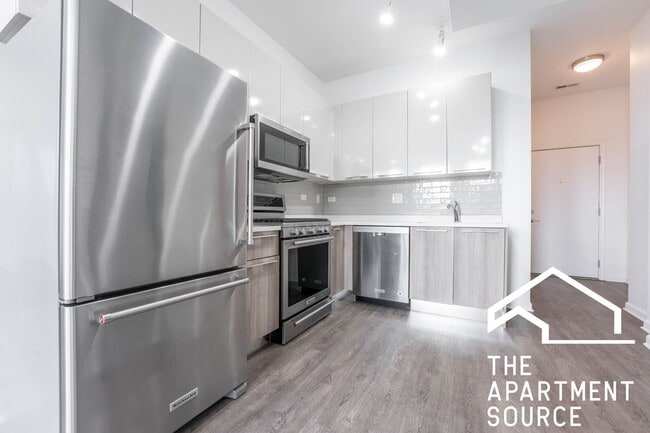 Building Photo - MASSIVE Loft-style condo-quality 3 Bed/2 ba IN UNIT LAUNDRY