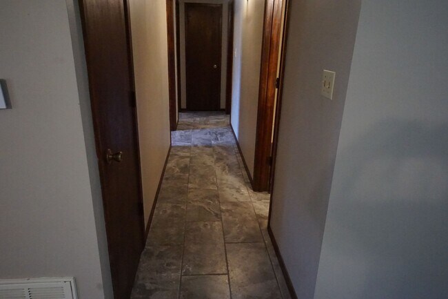 Building Photo - Nice 3 bed 1.5 Bath house, total electric