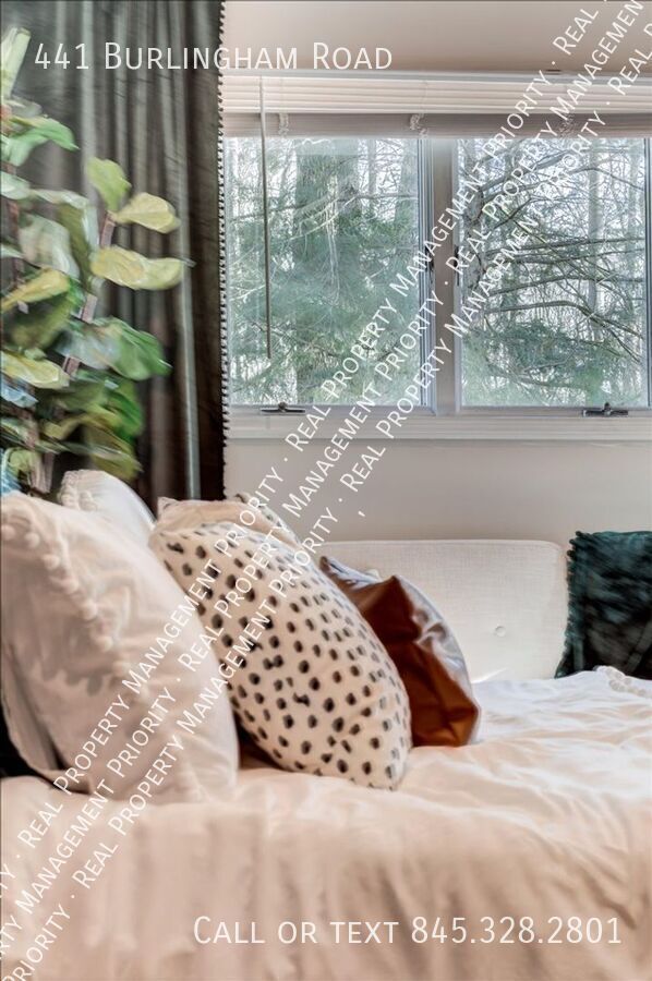 Building Photo - 441 Burlingham Rd