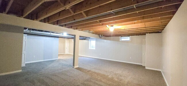Building Photo - 14717 Drummond St