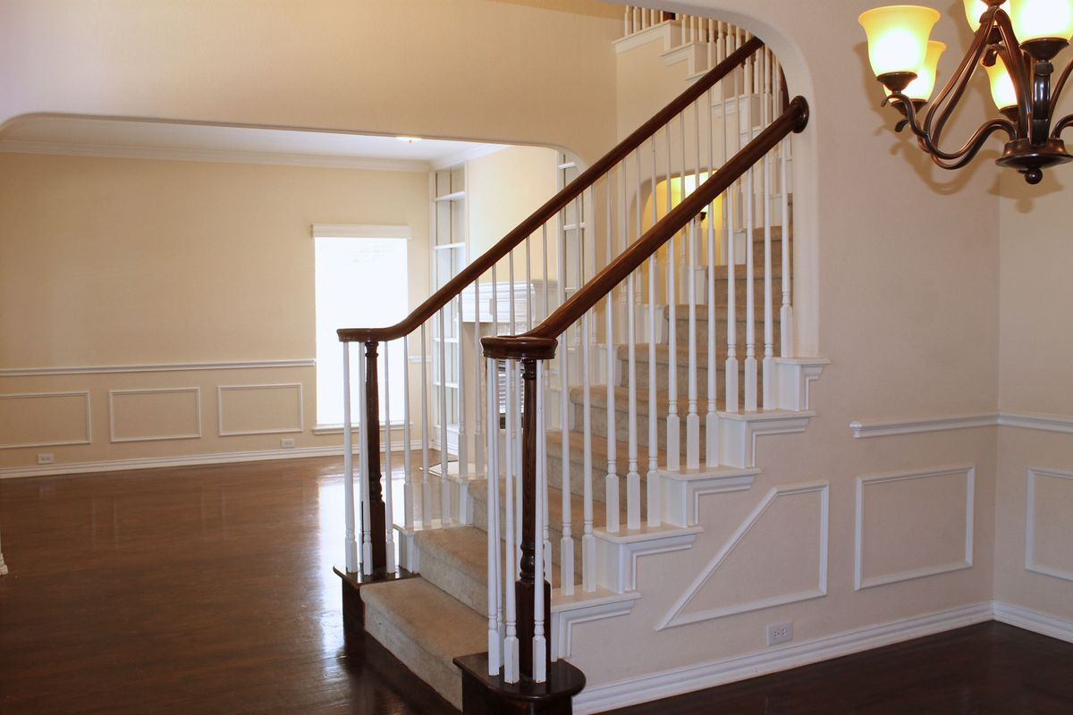 Building Photo - 2719 Hidden Lake Dr