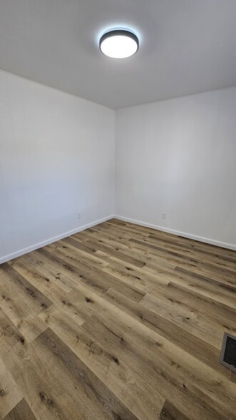 Building Photo - 47 S Brentwood Ave