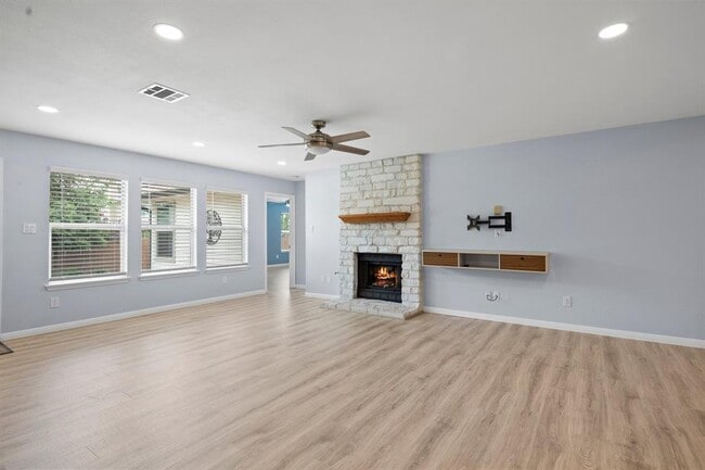 Building Photo - 1408 Deer Ledge Trail