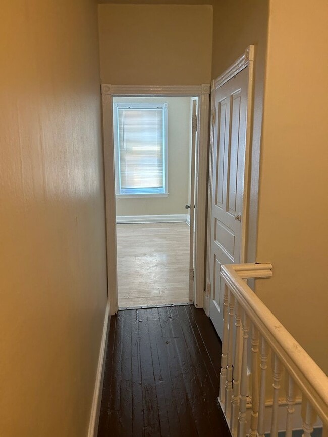 Building Photo - Germantown 2BR w/porch and yard