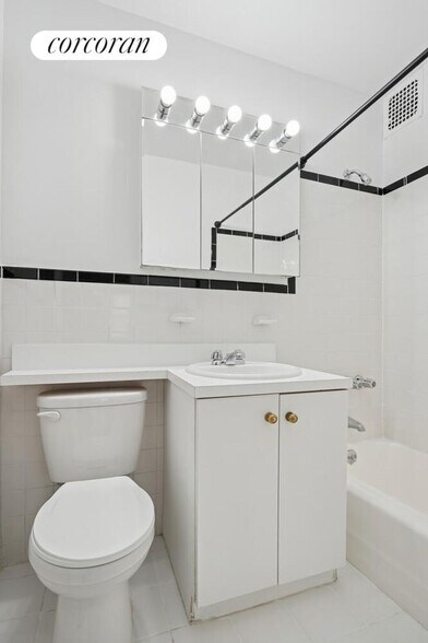 Building Photo - 401 W 56th St