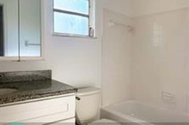Building Photo - 2850 SW 18th St