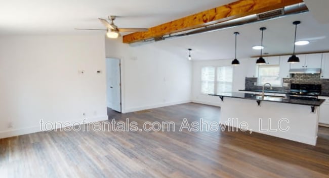 Building Photo - 70 Woodscape Dr