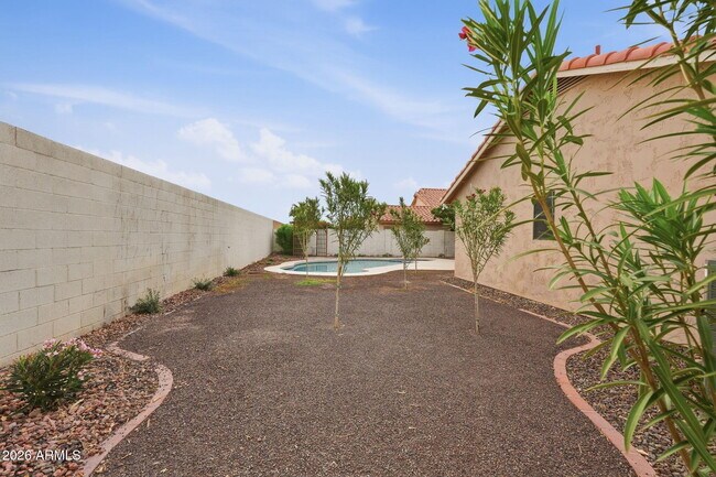 Building Photo - 9941 W Tonopah Dr