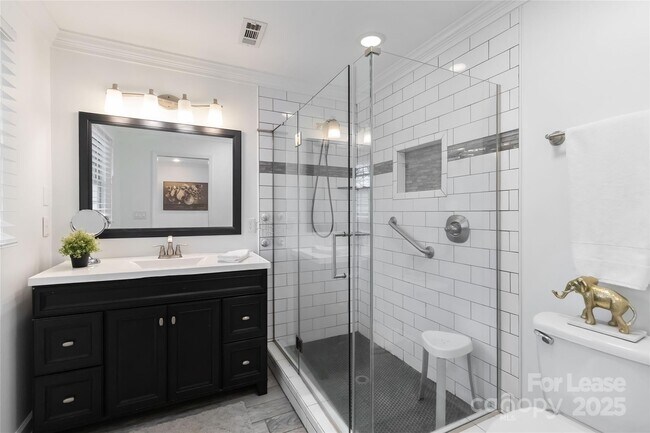 Building Photo - 405 Hillcrest Dr