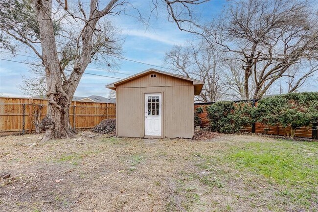 Building Photo - 6831 Reed Rd