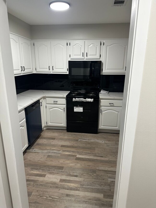 Building Photo - Completely Remodeled 2 Bedroom, 2 Bathroom ground floor Condo in Heber Springs