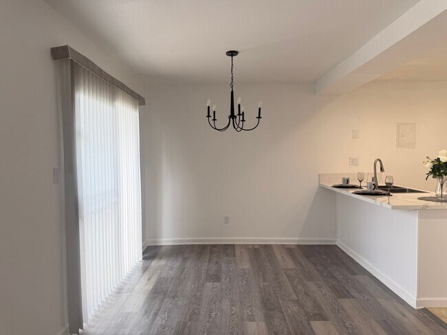 Building Photo - Cozy Colton Condo!!