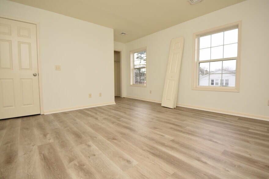 Building Photo - 309 Putnam St