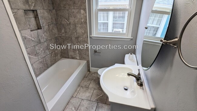 Building Photo - 31 Myrtle Ave