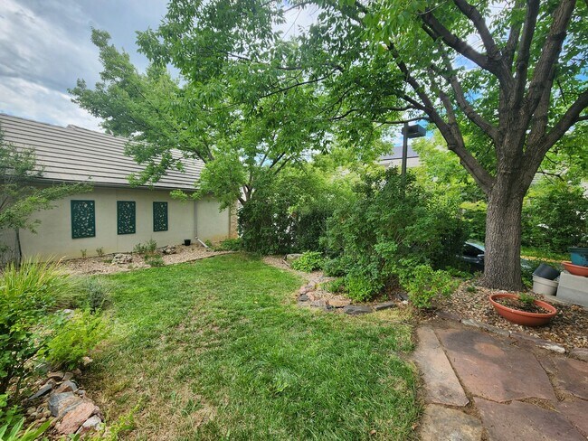 Building Photo - Stunning 3 Bedroom Townhome Tucked Away In...