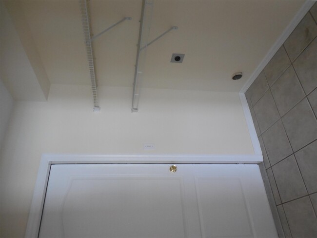 Building Photo - 5592 W Woodside Dr
