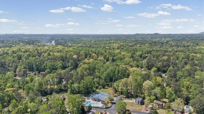 Building Photo - 2420 Castle Ln NE