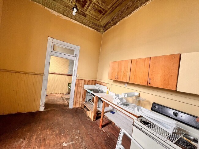 Building Photo - 518 Davis Ave