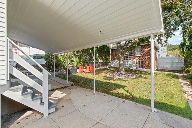 Building Photo - 17 N Church St