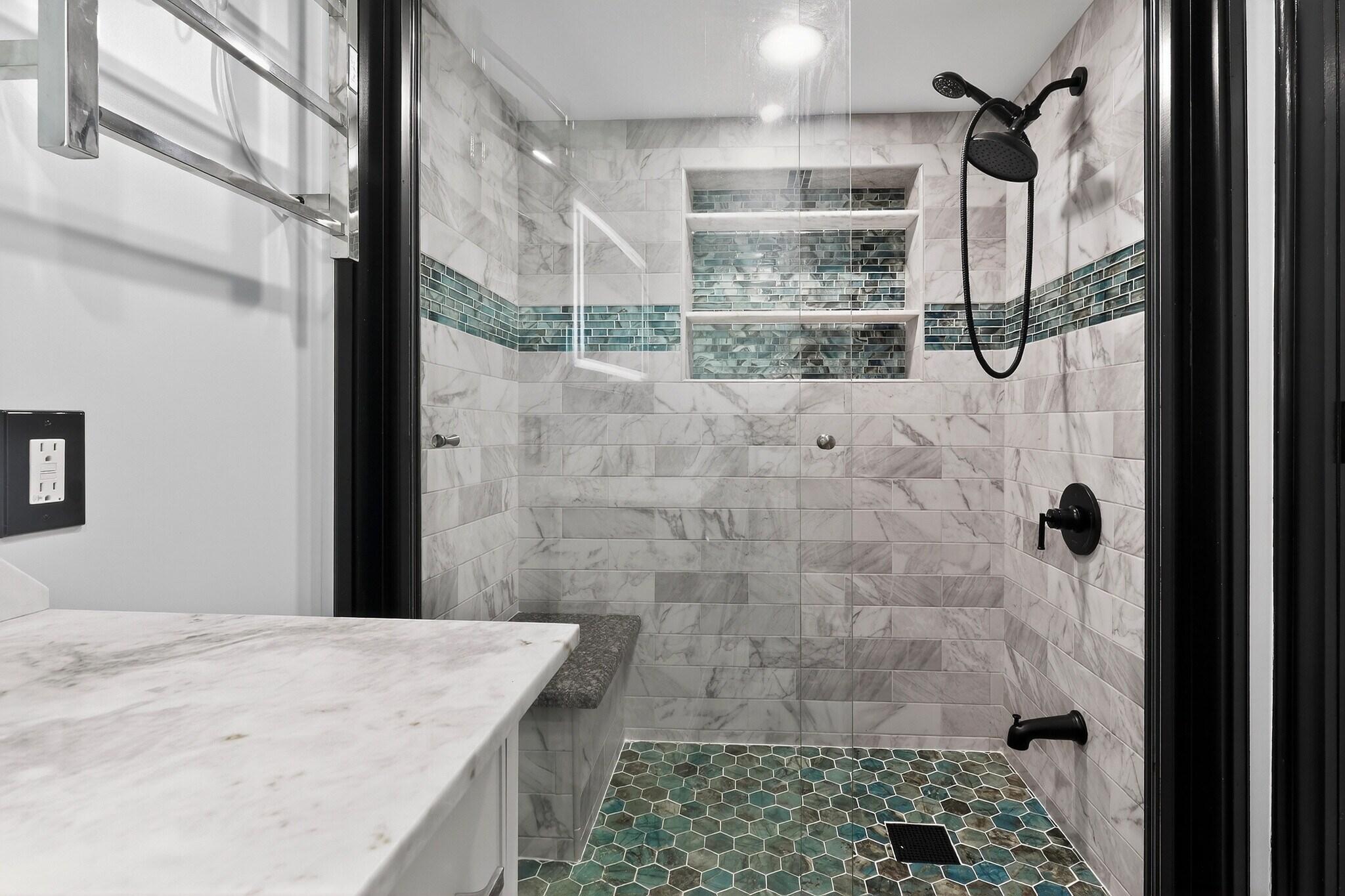 Building Photo - 615 Monroe Tpke