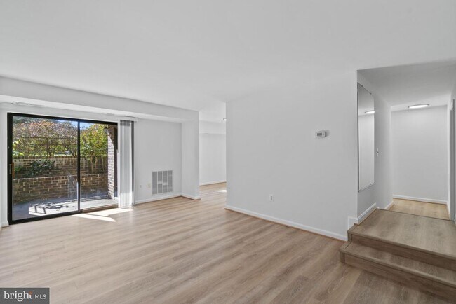 Primary Photo - 13 Silverwood Cir