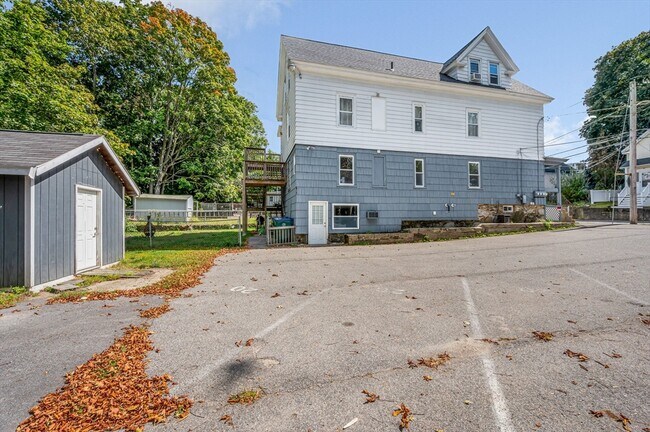 Building Photo - 16 Epping St