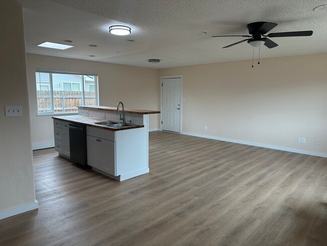 Building Photo - 478 Bing Ln