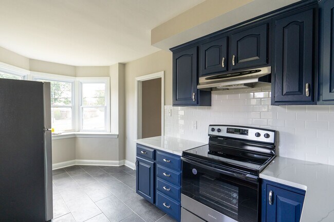 Building Photo - Rare 4 bed Gem in Marple Newtown