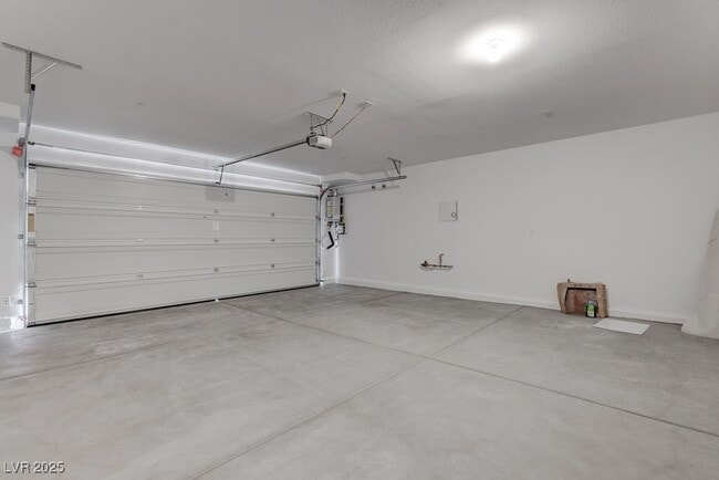 Building Photo - 933 Watford Pl