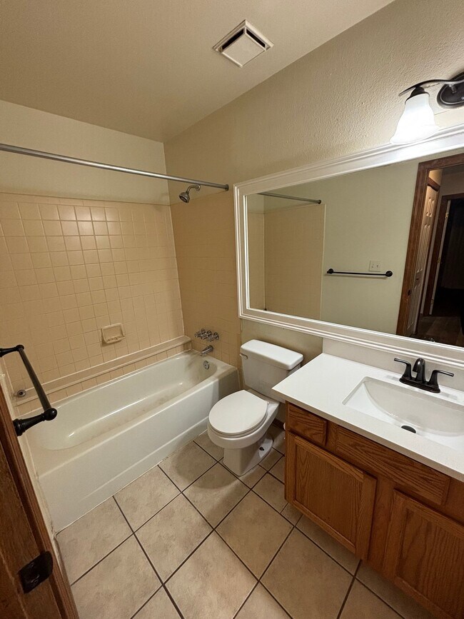 Building Photo - 1206 Firefly Cir