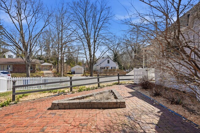 Building Photo - 1102 Arborview Blvd
