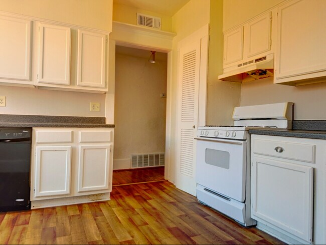 Building Photo - Apartments at Munger Place