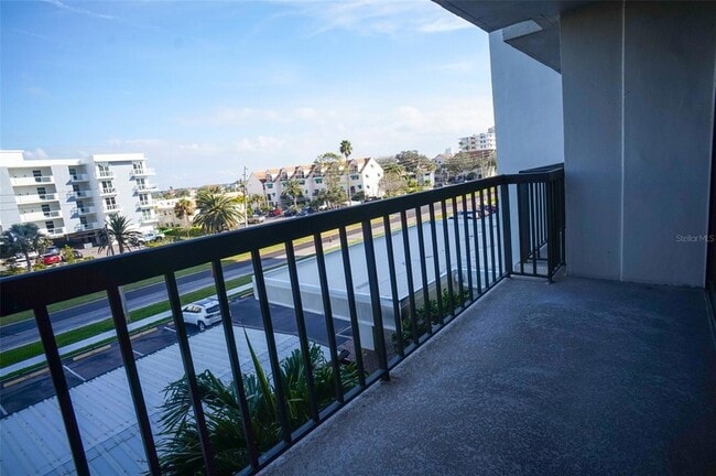 Building Photo - 400 Island Way