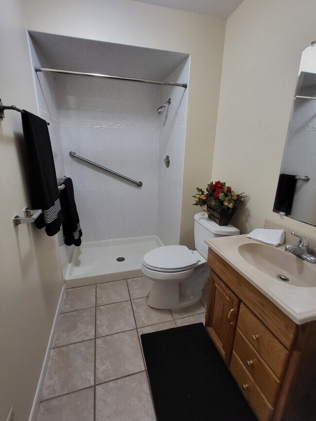 Building Photo - 7510 Farmingdale Dr