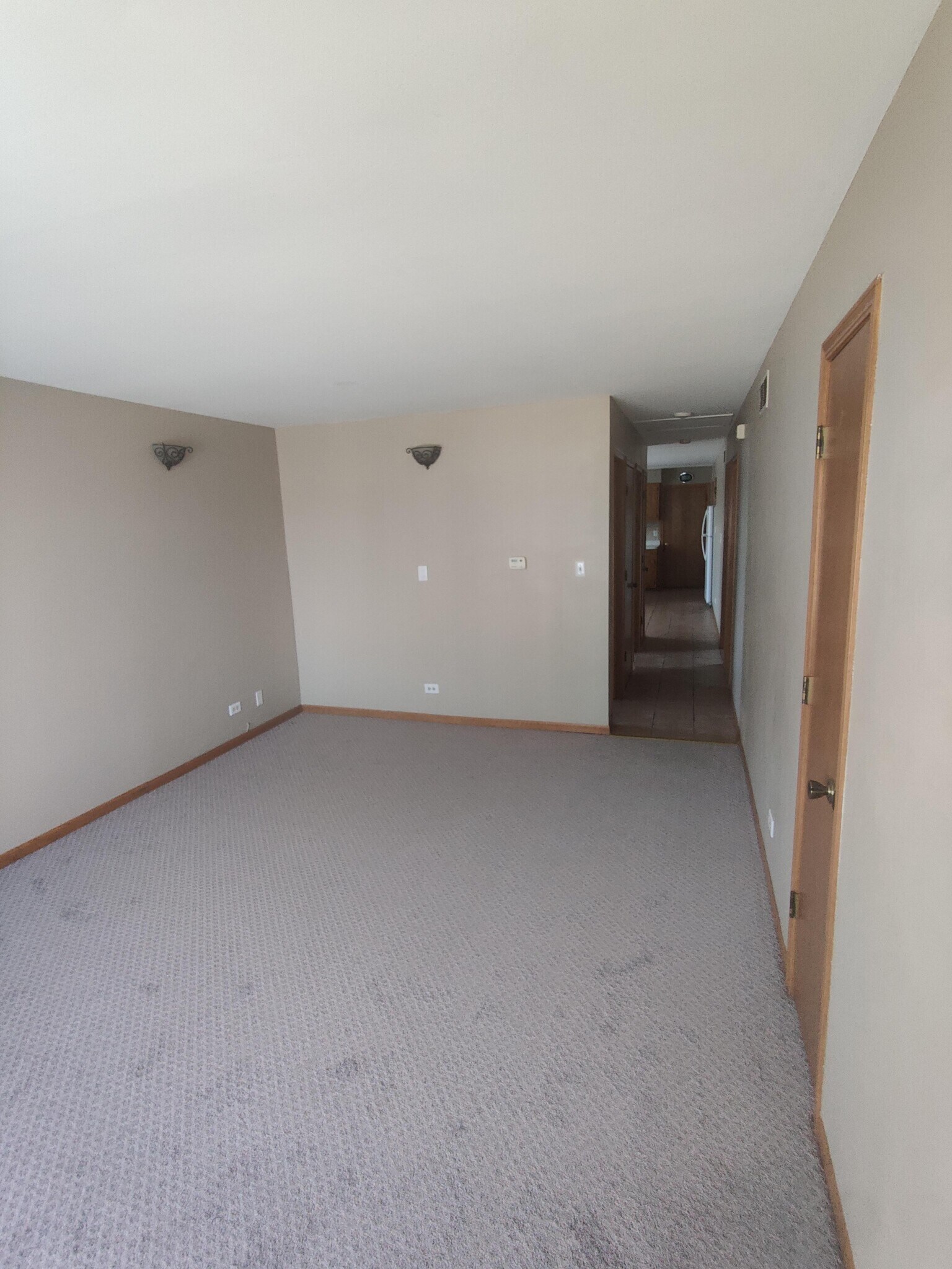 Building Photo - 7754 Oak Grove Ave