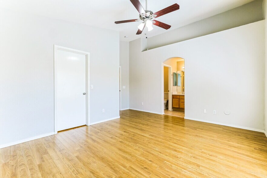 Building Photo - 1051 N San Benito Dr