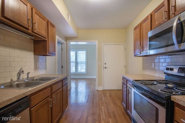 Building Photo - 220 Eastern Ave SE