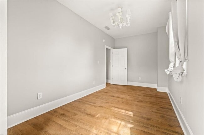 Building Photo - 66 Weyman Ave SW