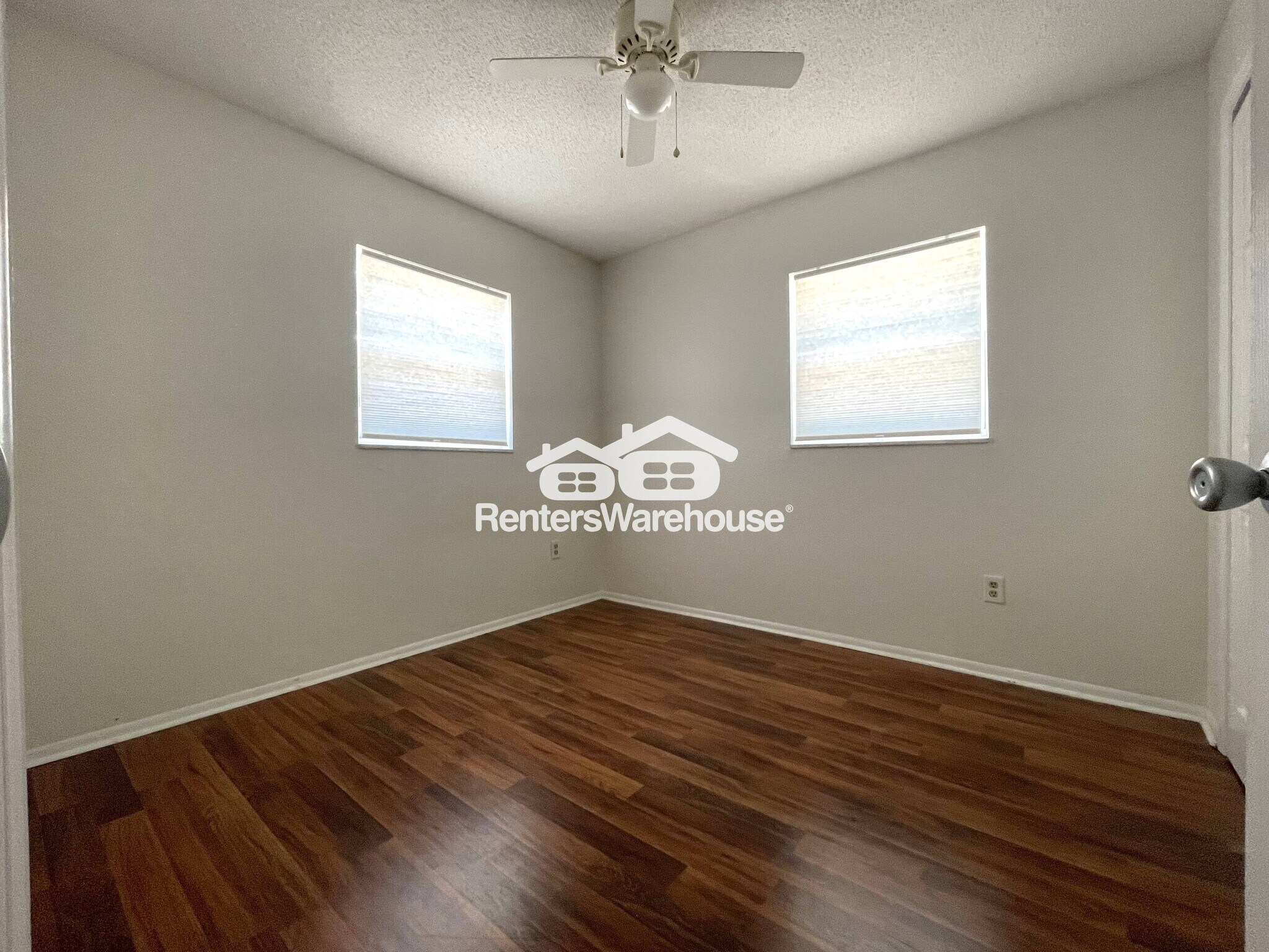 Building Photo - 1505 Beach Dr SE