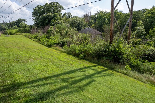 Building Photo - 601 Glenstone Dr