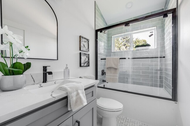 Building Photo - Beautiful Brand New 2bed 2.5bath Seattle H...