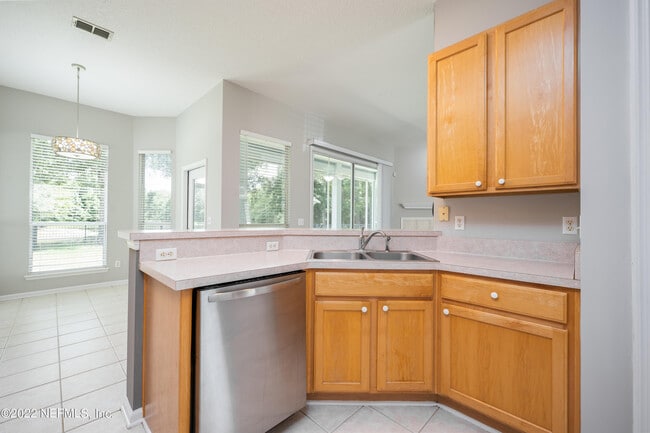 Building Photo - 171 Elmwood Dr