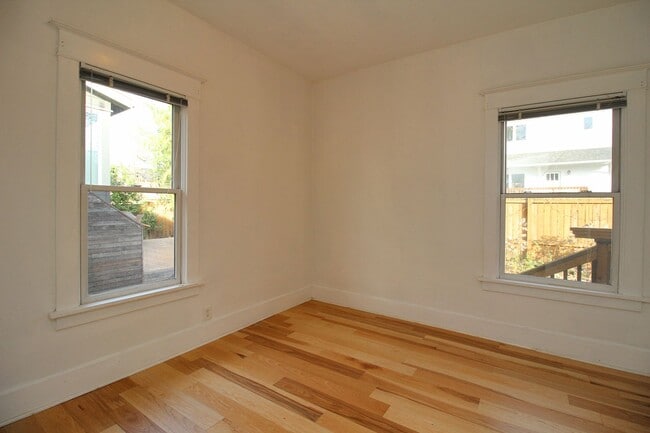 Building Photo - 4826 NE 14th Pl