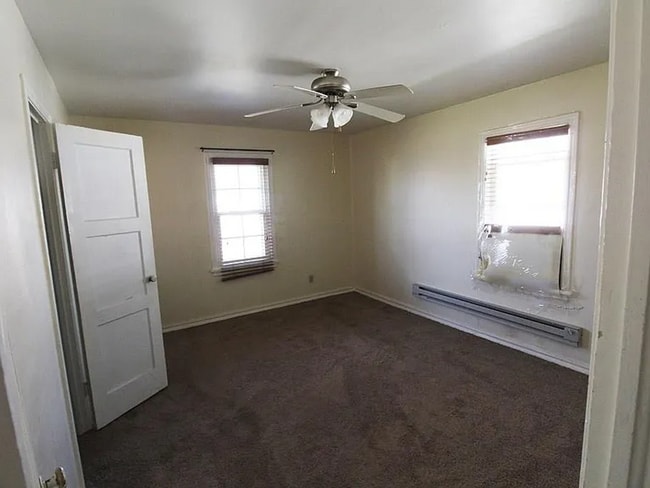 Building Photo - 1-Bedroom Duplex on Corner Lot – Near Midw...